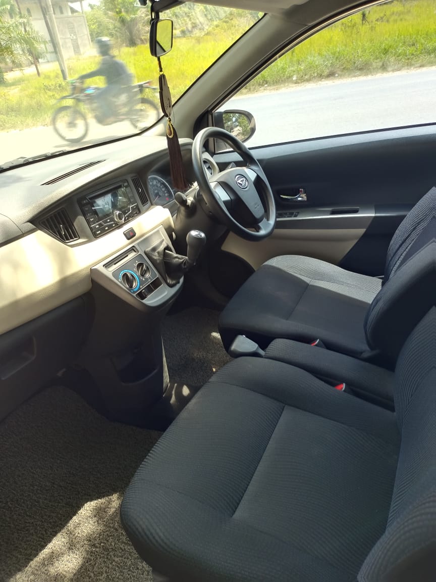 Daihatsu Dijual Sigra R Deluxe 2017 RIAU