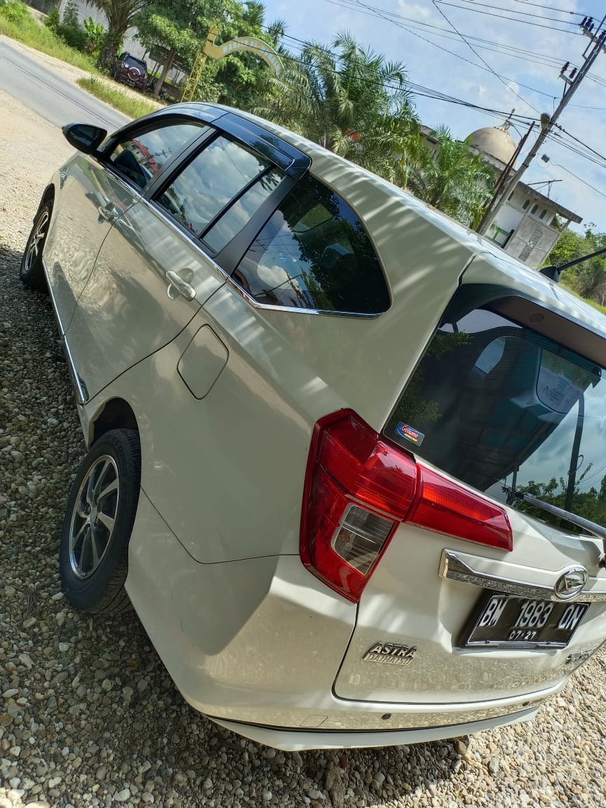 Daihatsu Dijual Sigra R Deluxe 2017 RIAU